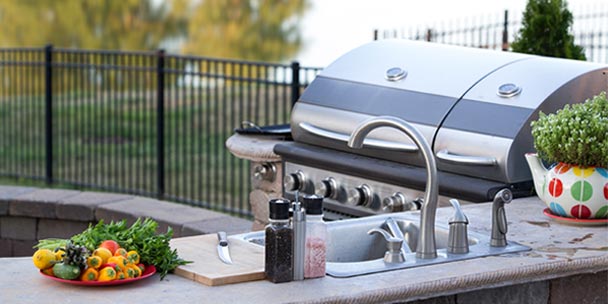 Outdoor Kitchen with Grill & Sink