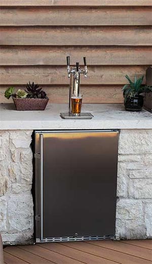 Outdoor Kitchen with Kegerator